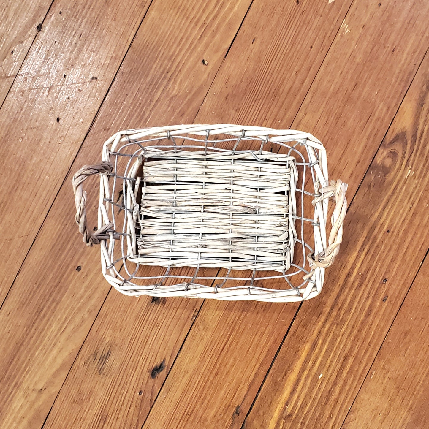 Wire basket with wicker handles