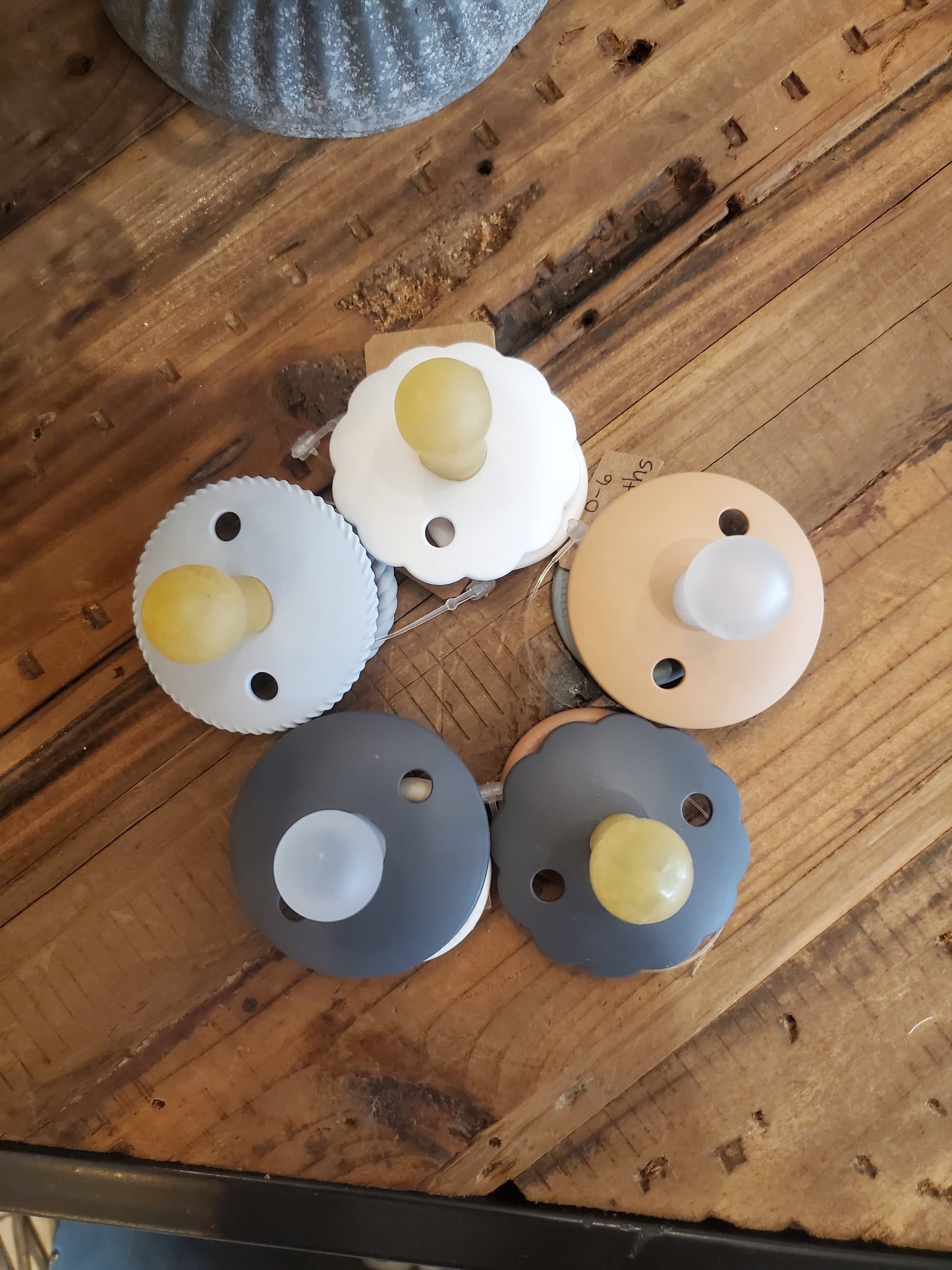 Mushie Pacifier 6-18 months (varies)