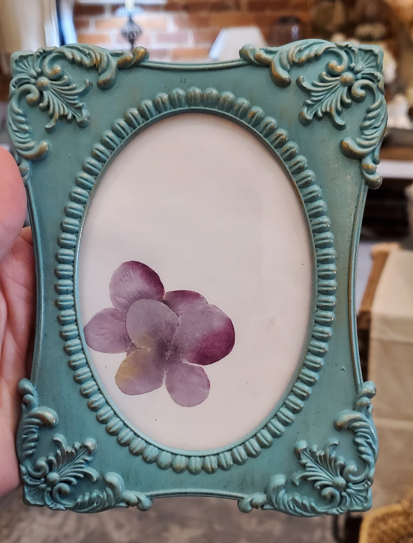 Picture Frame with Oval Opening
