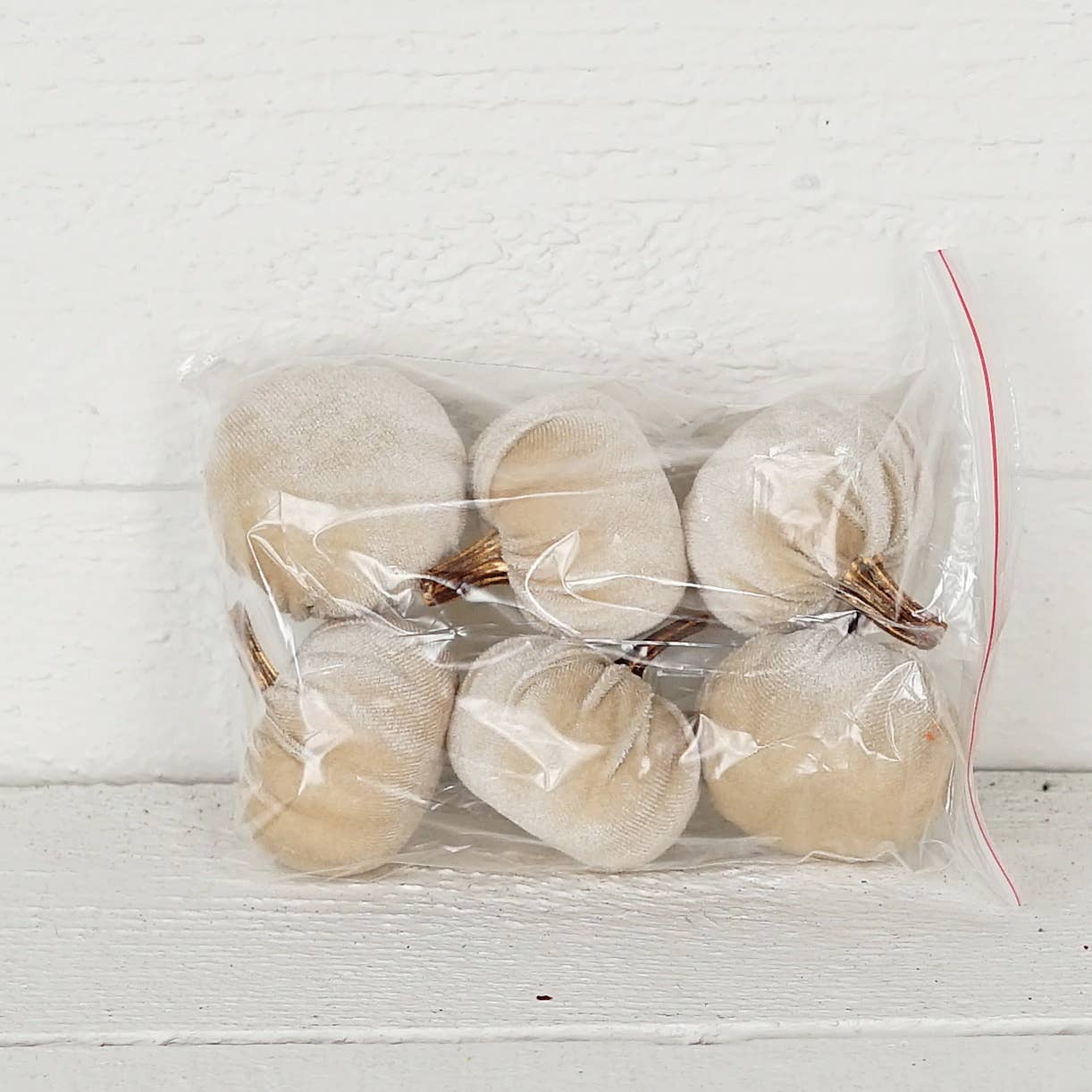 Bag of 6 Velvet 2in Pumpkins in Champagne