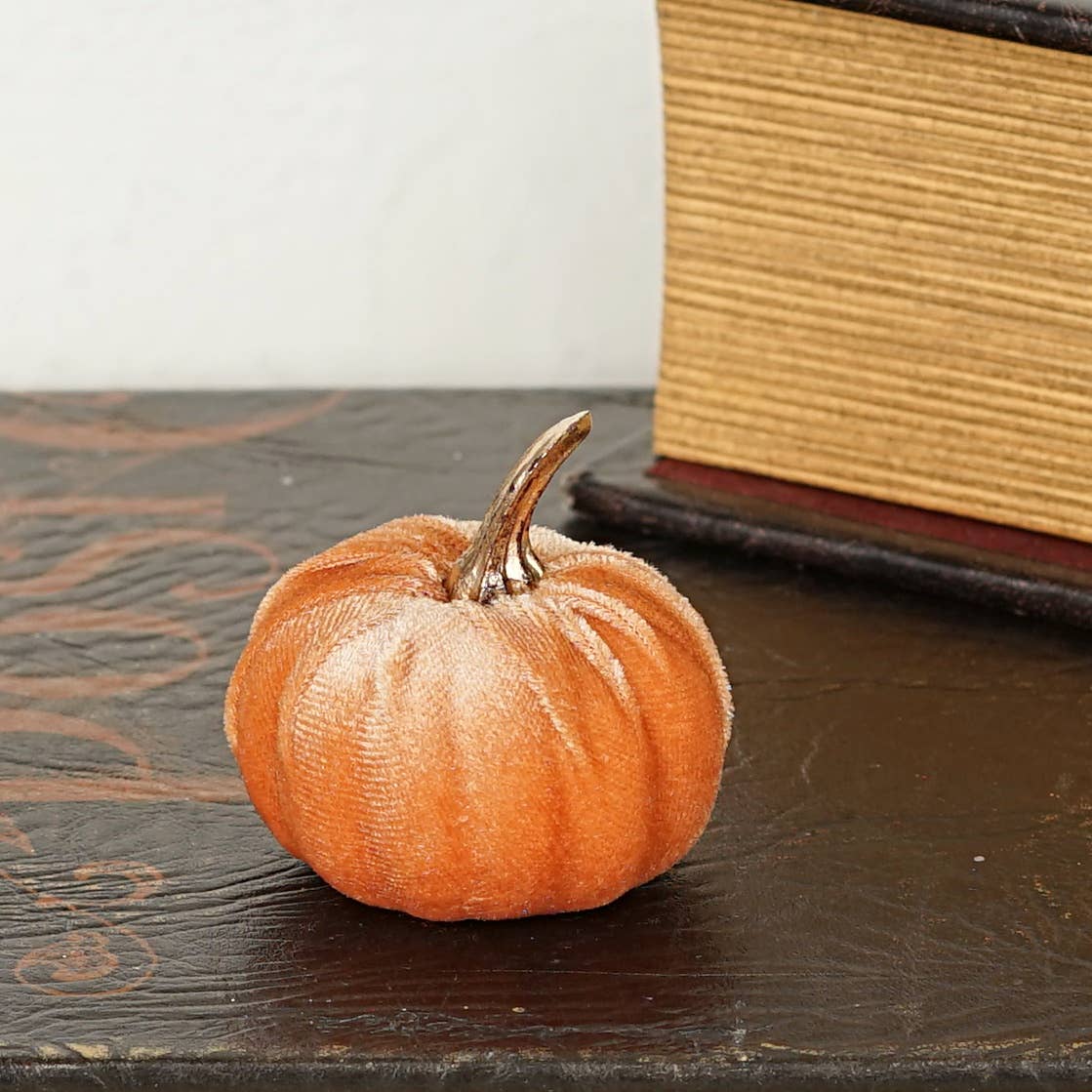 Bag of 6 Velvet 2in Pumpkins in Peach