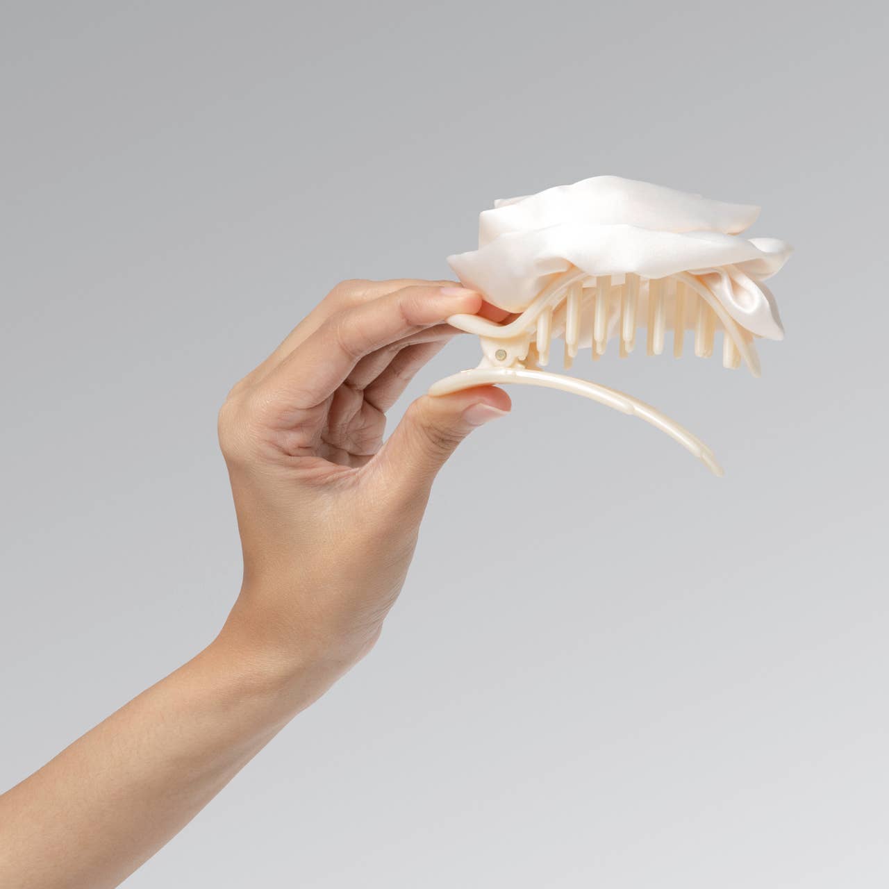 CC Satin Rosette Medium Flat Cloud Clip - Cream